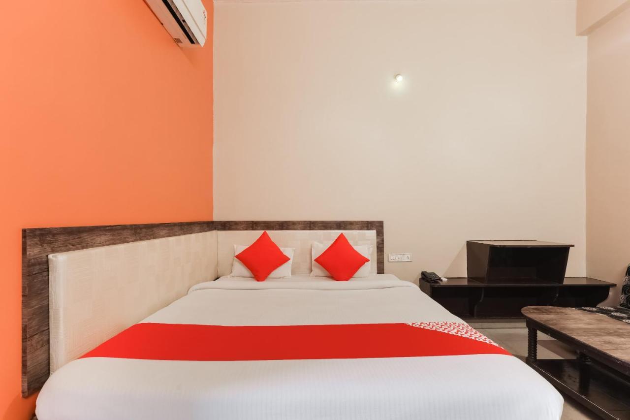 Oyo 49090 G K Jain Hotel Guna Esterno foto