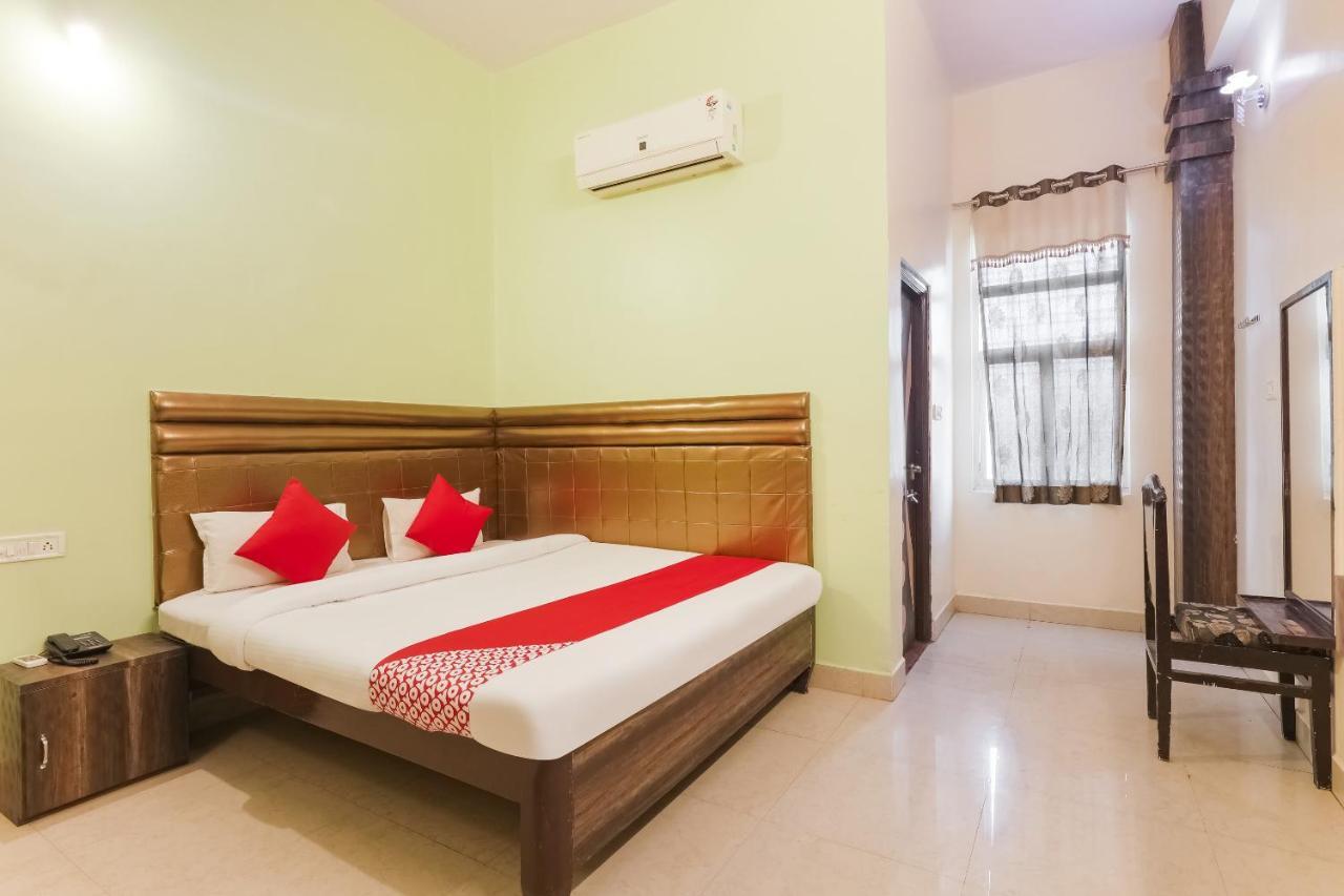 Oyo 49090 G K Jain Hotel Guna Esterno foto