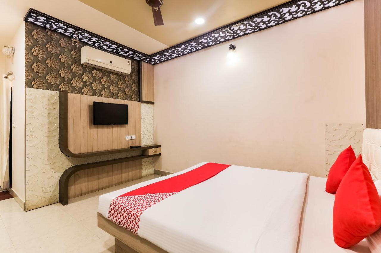 Oyo 49090 G K Jain Hotel Guna Esterno foto