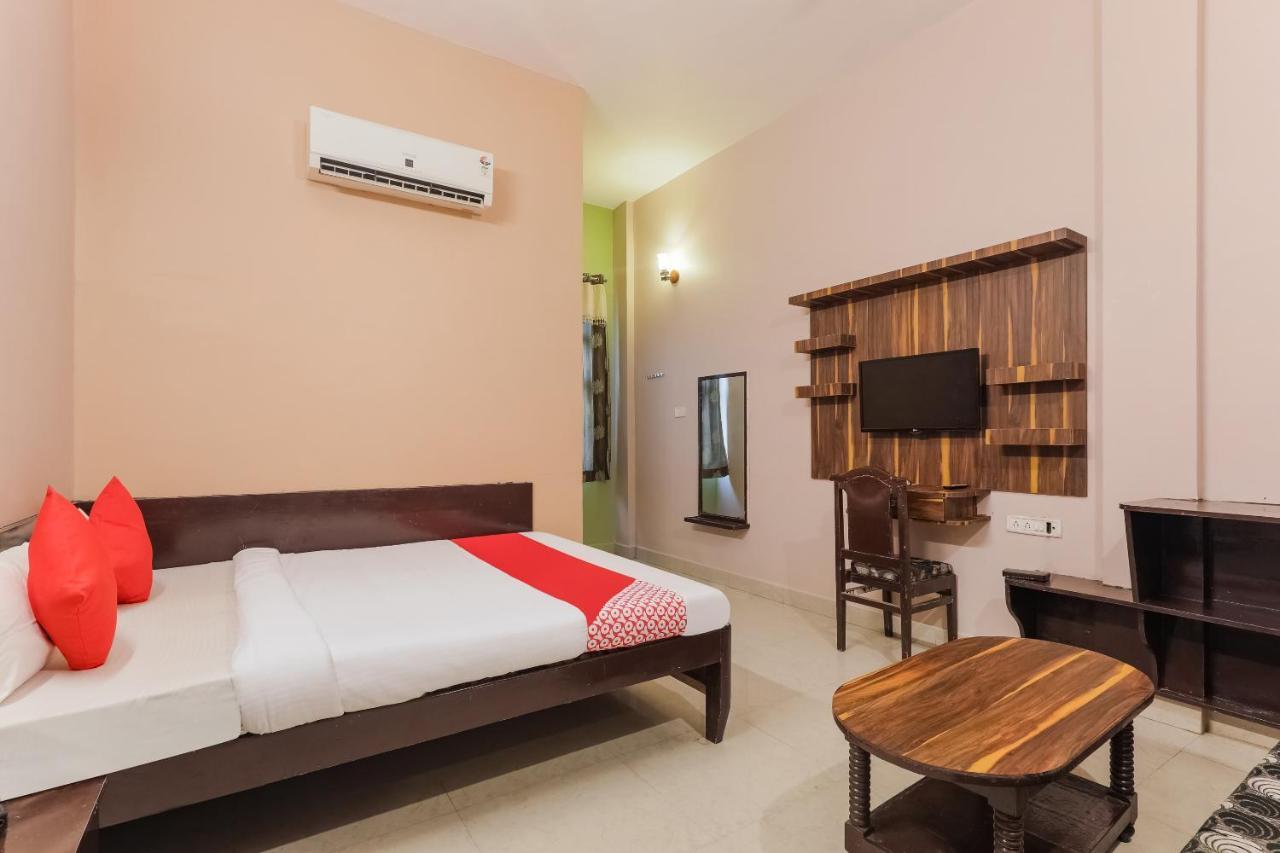 Oyo 49090 G K Jain Hotel Guna Esterno foto