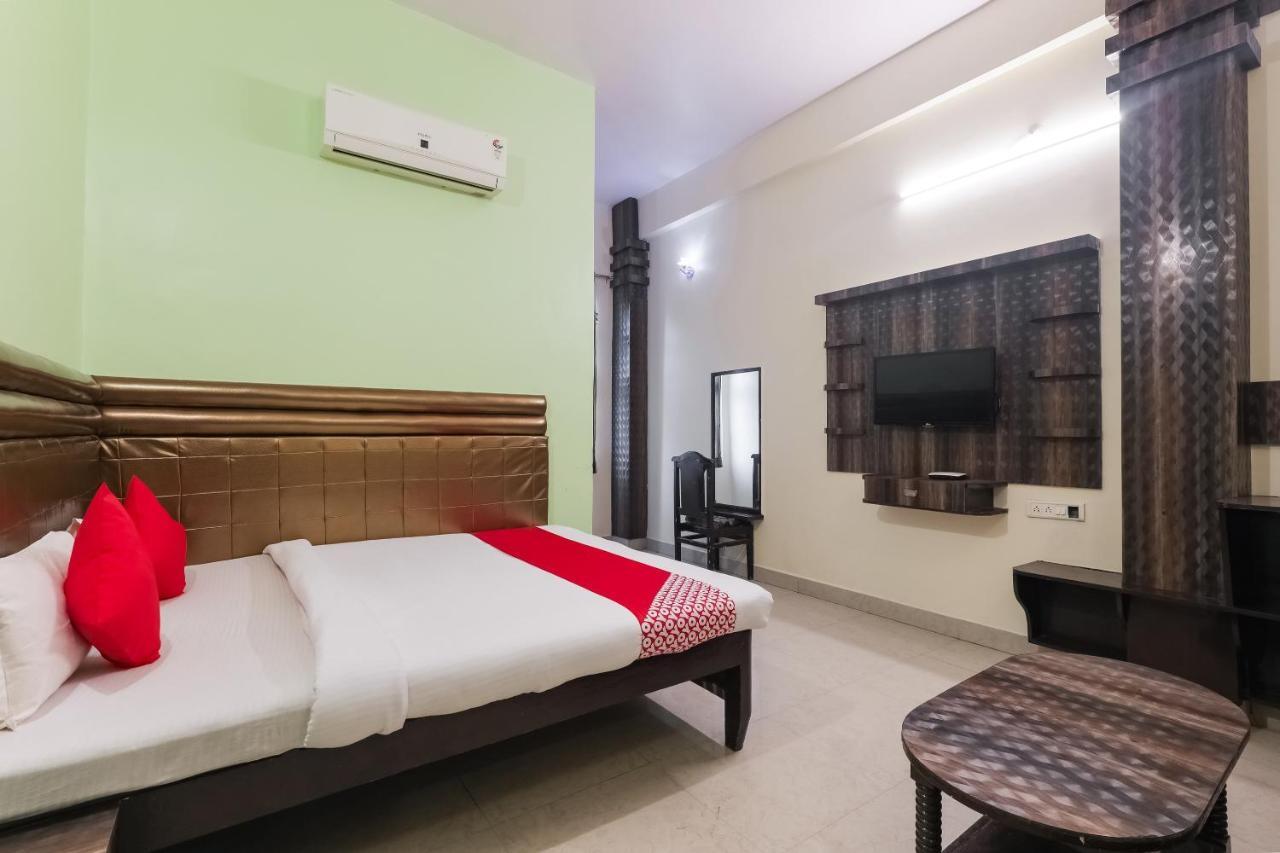 Oyo 49090 G K Jain Hotel Guna Esterno foto